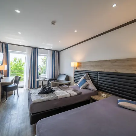 Hotel Zum Halbmond 3*