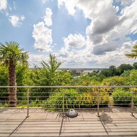 Hotel Zum Halbmond 3*