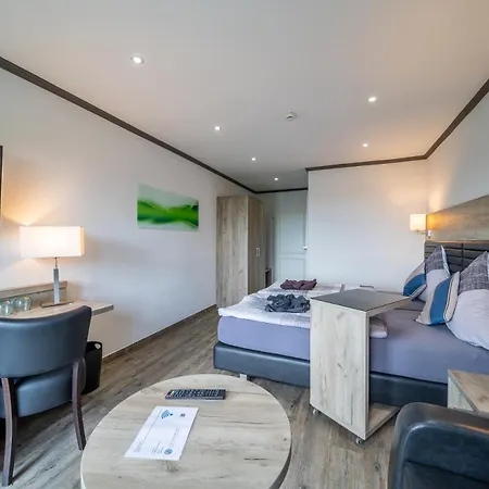 Zum Halbmond Hotel 3*