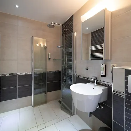 Zum Halbmond Hotel 3*