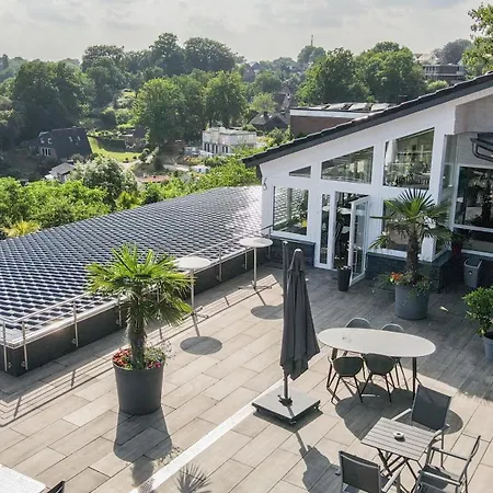 ホテル Zum Halbmond 3*