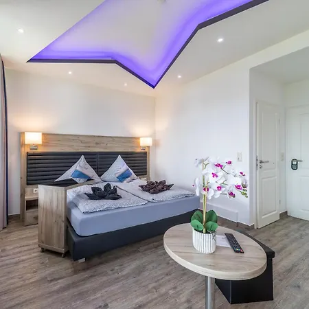 Zum Halbmond Hotel 3*