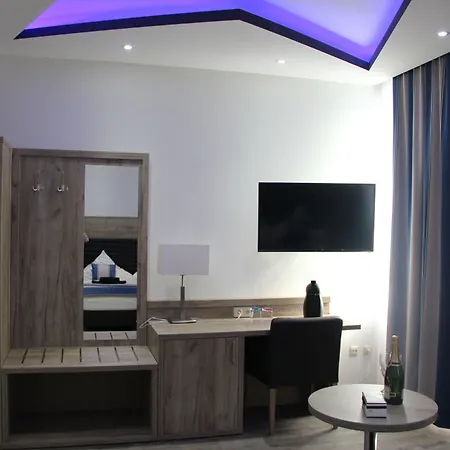 Zum Halbmond Hotel 3*