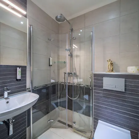 Zum Halbmond Hotel 3*