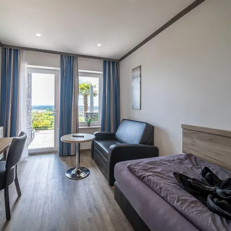 Zum Halbmond Hotel 3*