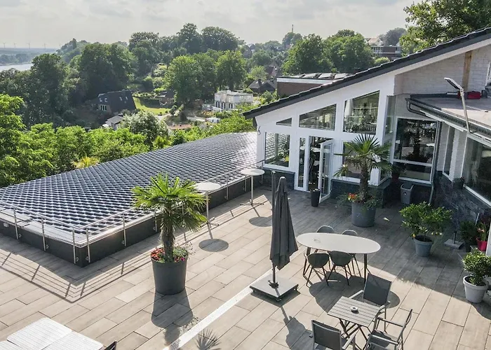 Hotel Zum Halbmond 3*